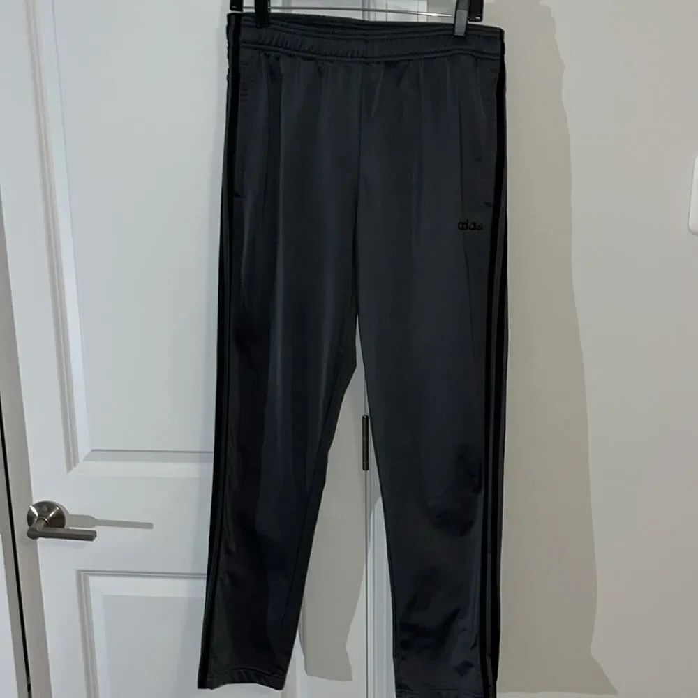 Gray tapered legs Adidas Secure sweatpants track suit casual pants men’s workout